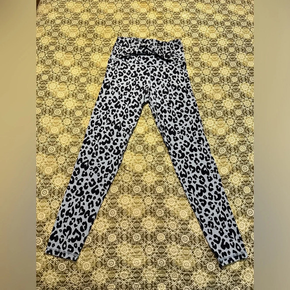 OFFLINE By Aerie Real Me High Waisted Twist Legging, Size Medium in Monaco Blue - Picture 3 of 8